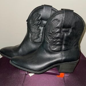 Women’s cowboy boots